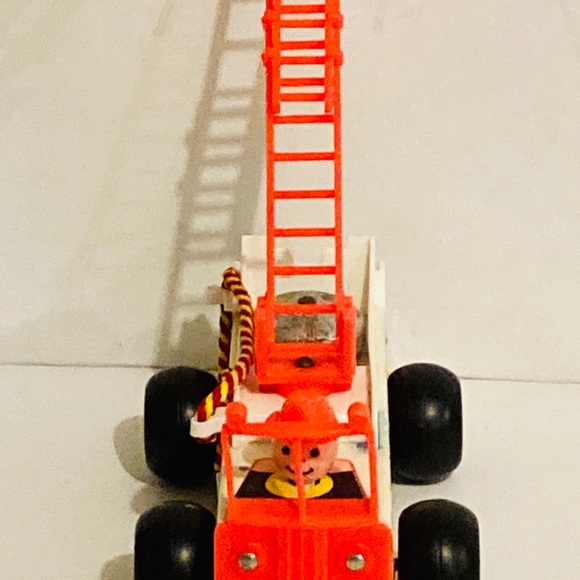 Vintage Fisher Price Firetruck - Picture 6 of 7